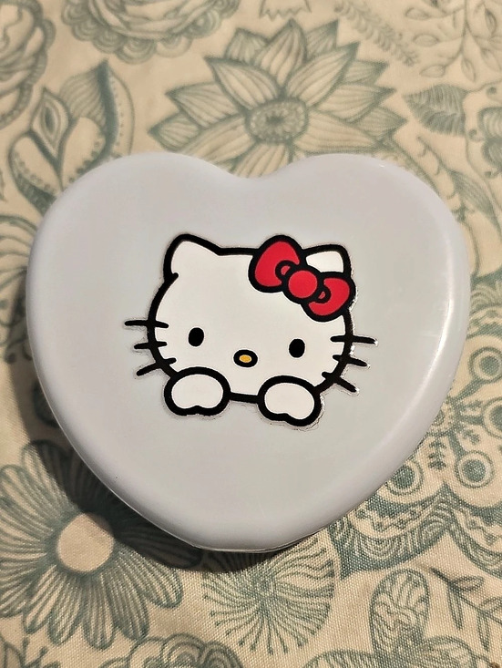 Hello Kitty Other - Hello Kitty Heart-Shaped Sewing Kit White